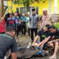 ASR bersama warga, saat kurban sapi (Foto: Istimewa)