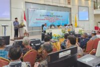 Sekda Sultra Asrun Lio saat membuka Rakortekrenbang di Kota Baubau, Jumat (11/4/2025).