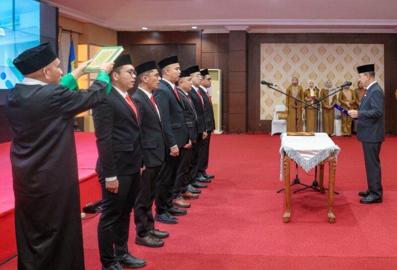 Gubernur melantik jajaran Direksi dan Dewas perumda Utama Sultra
