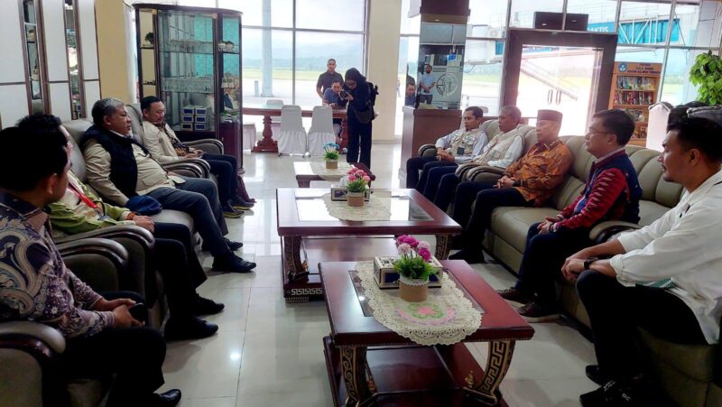 Kunjungan Wamen PKP FaHri Hamzah diterima Gubernur Sultra.